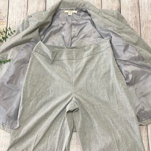 🌸 Clearance! 🌸 Gray Pant Suit Set (Pants Size 4 - Blazer Size S)